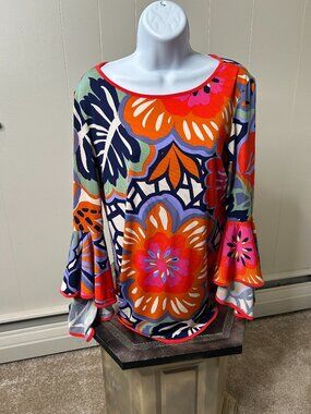 Coco Bianco Medium floral print with bell sleeves